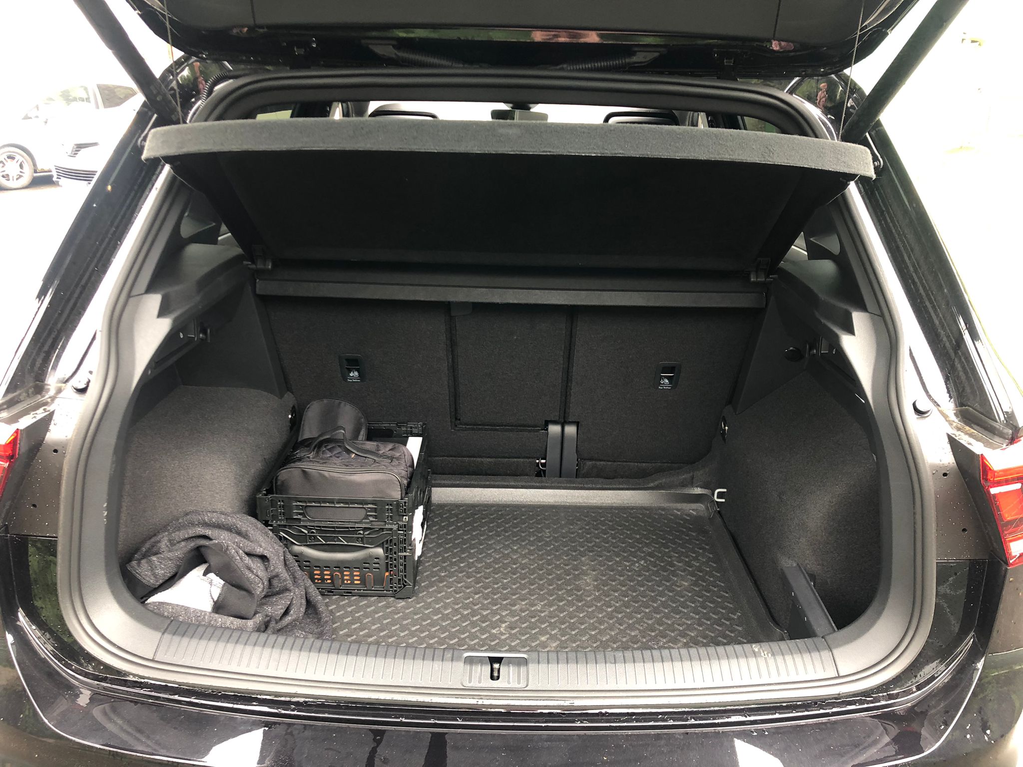 Volkswagen TIGUAN Black R-Line - Image 6