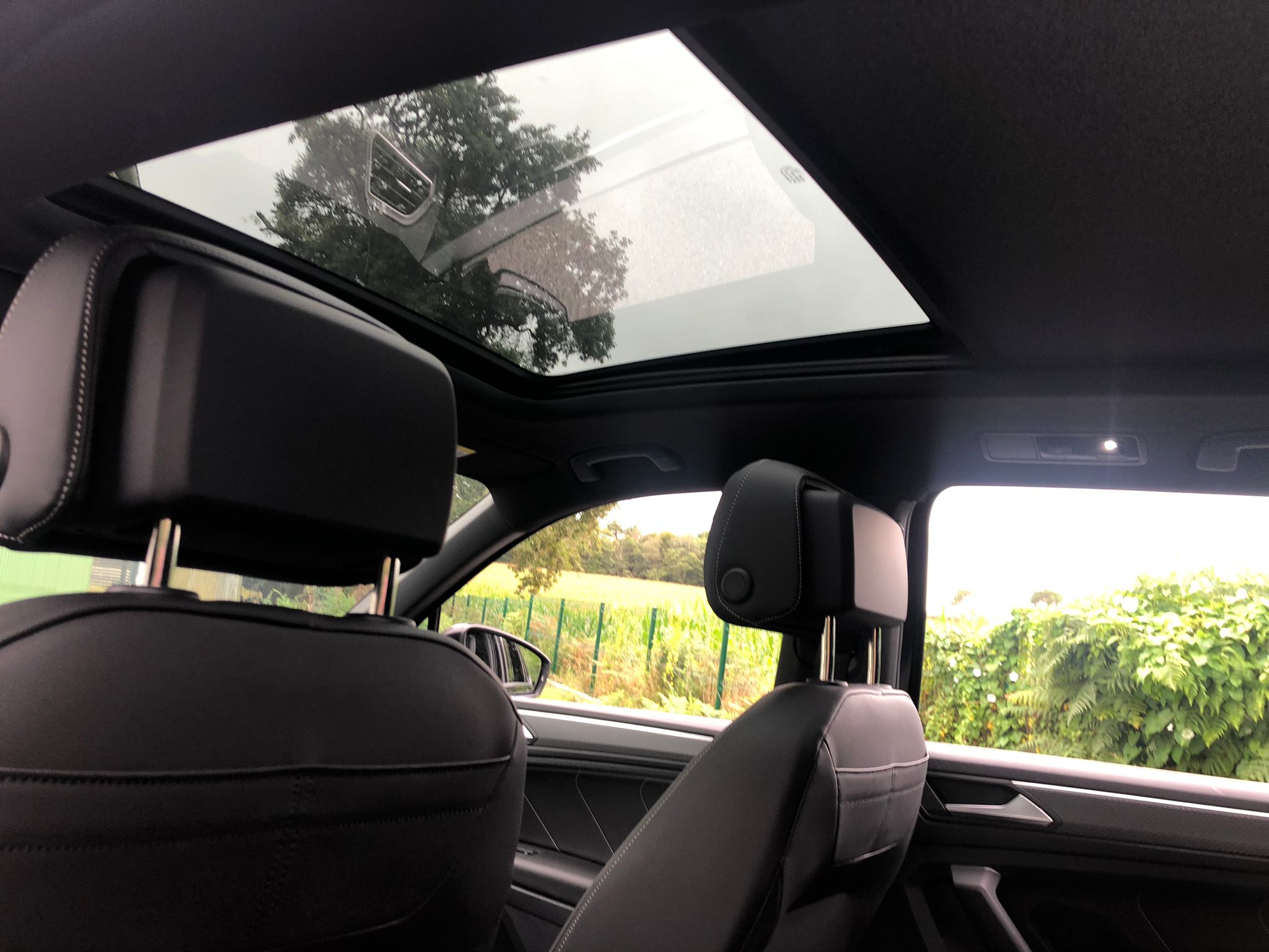 Volkswagen TIGUAN Black R-Line - Image 8