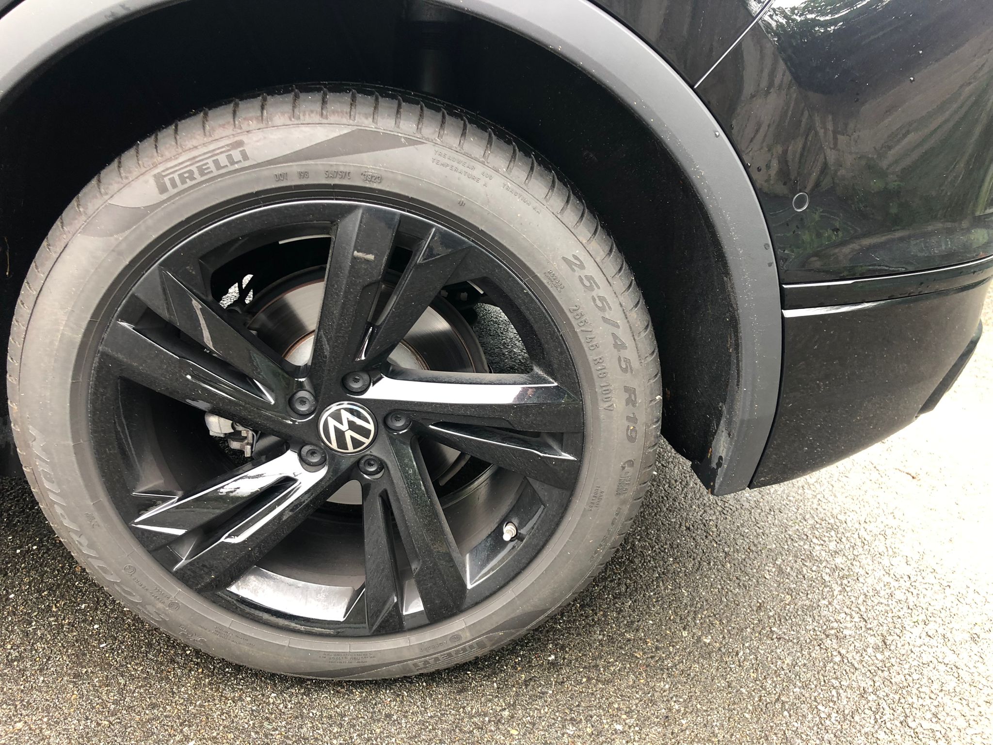 Volkswagen TIGUAN Black R-Line - Image 9