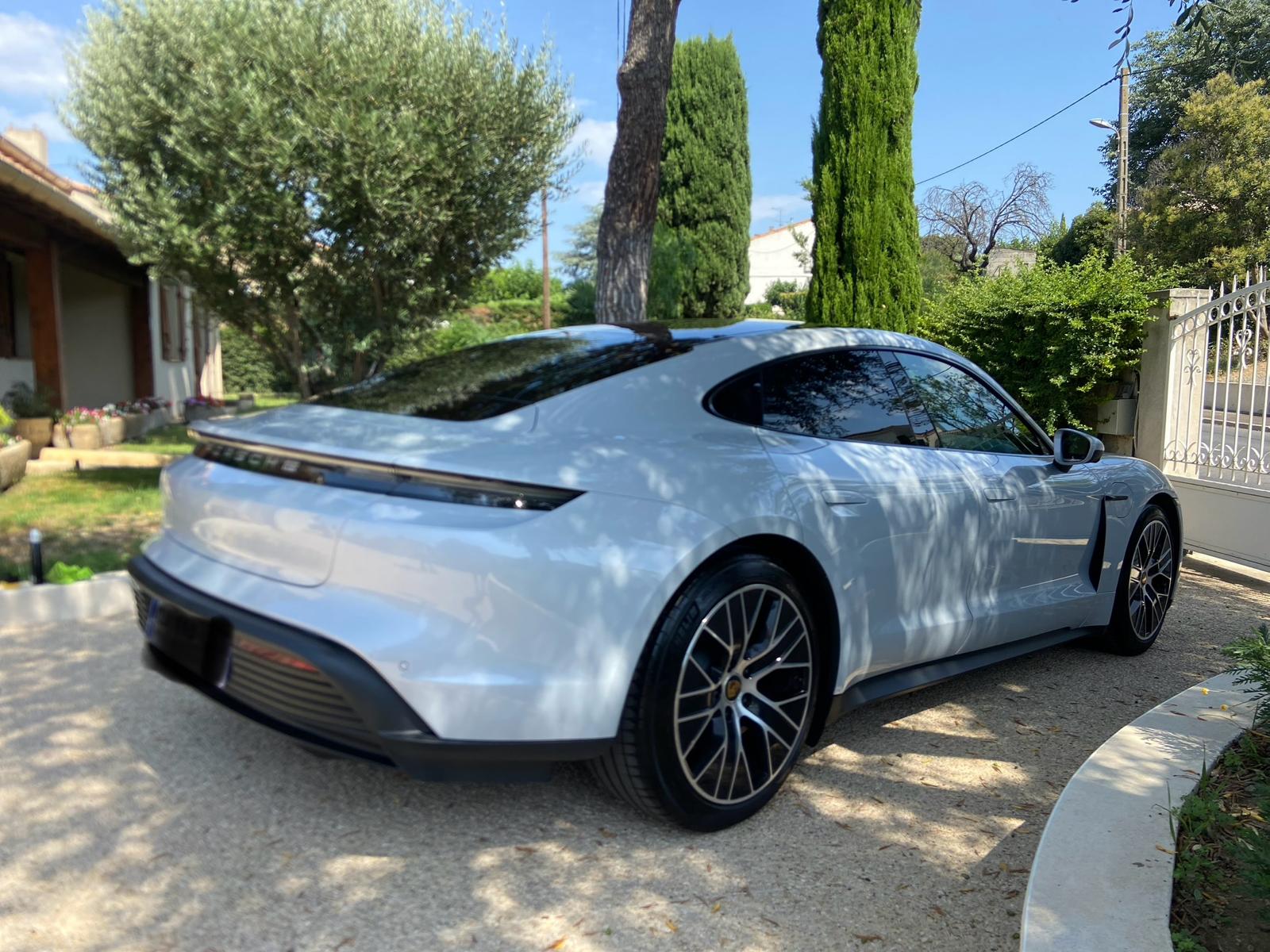 Porsche TAYCAN PERFORMANCE - Image 4