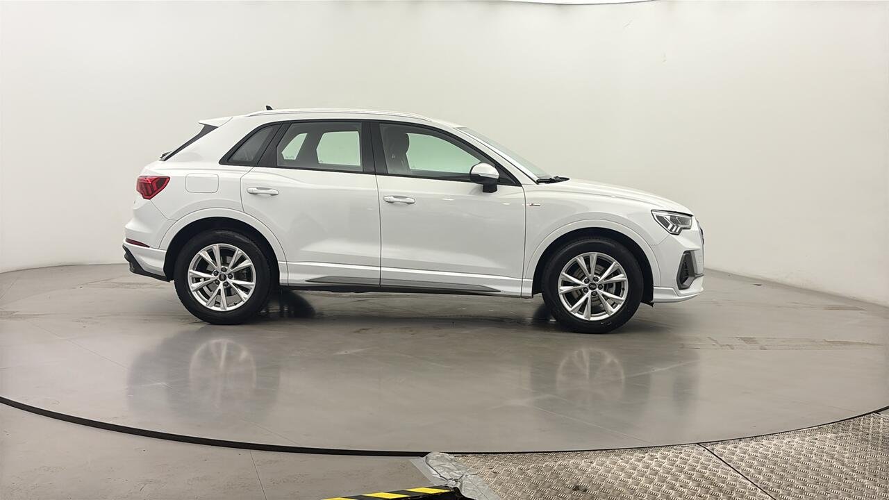 Audi Q3 1.5 35-TFSI TURBO - Image 24