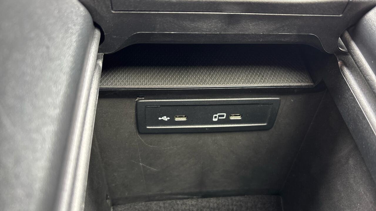 Mercedes EQC 400 AMG LINE 4MATIC - Image 24