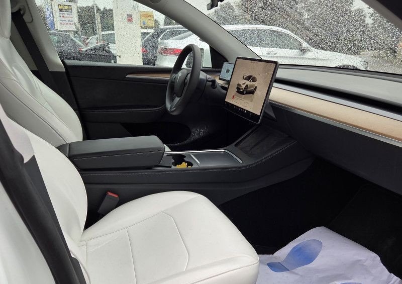 Tesla Model Y Standard RWD - Image 17
